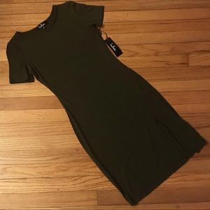 Lulu’s Short Sleeve Bodycon minidress with slit